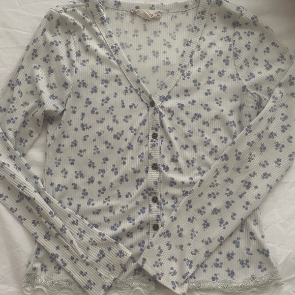 Brandy Melville Tops - Size: Small 
Barely been used, no signs of usage. No stains